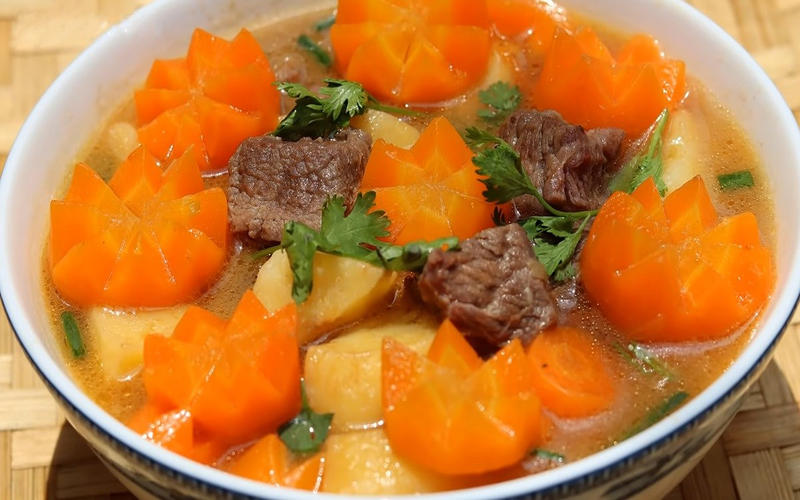  Món canh thịt bò bằm khoai tây cà rốt bổ dưỡng cho buổi trưa ngày hè thanh mát. 