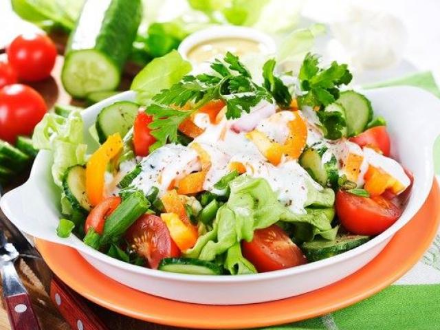 Thành phẩm salad rau trộn sốt mè rang