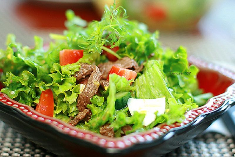 Cách làm salad trộn thịt bò sốt dầu oliu thơm ngon dễ chế biến.
