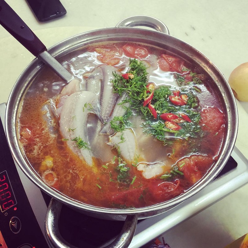 Món lẩu cá khoai ở Quảng Bình có vị chua đặc trưng của nước mẻ