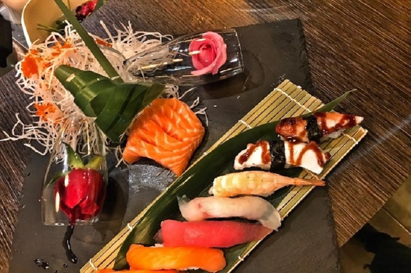 Ẩm thực Nhật Bản đúng chuẩn mang tên Hanami Sushi giữa phố Sài Gòn tấp nập.