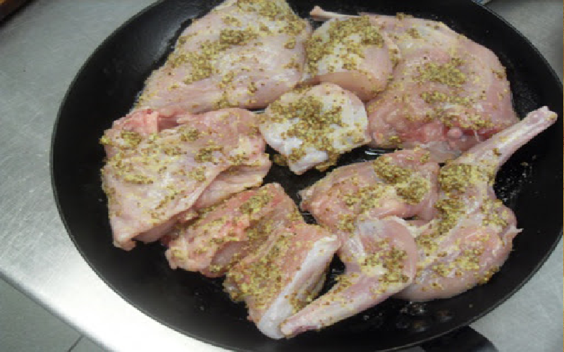 Phương pháp ướp thịt thỏ nướng lên màu hấp dẫn, không bị tanh, thơm ngon như nhà hàng