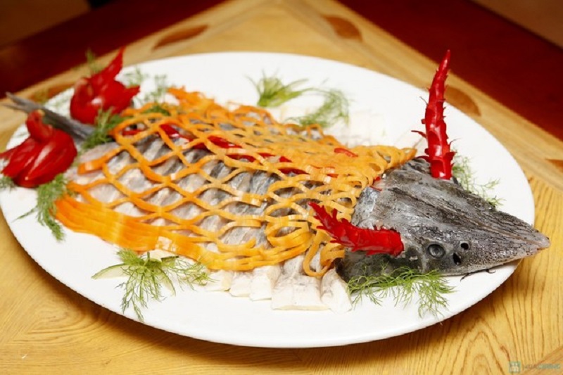 Cá tầm hấp kiểu Singapore là một món ăn độc đáo, nổi tiếng của Quốc đảo sư tử. 