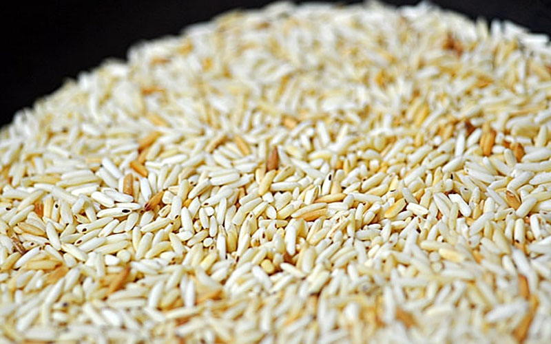 Rang gạo làm bột thính.