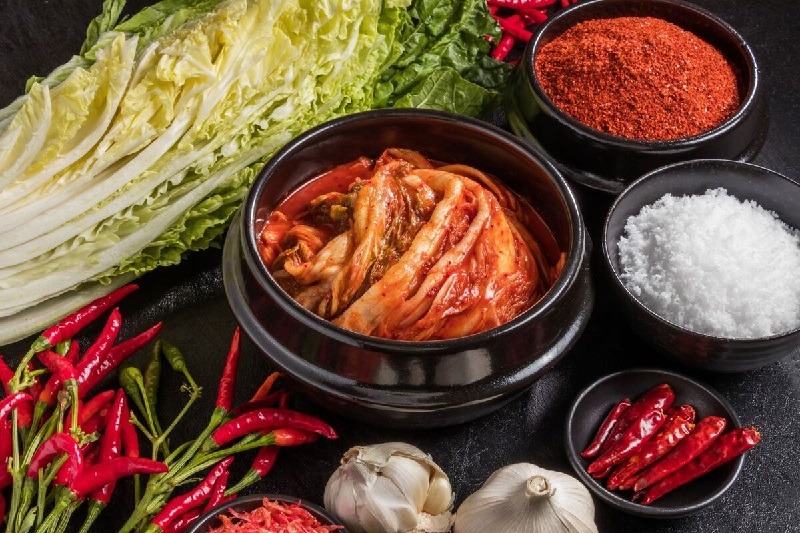 Món kim chi quốc dân không thể thiếu trong bữa cơm của người dân xứ Hàn.
