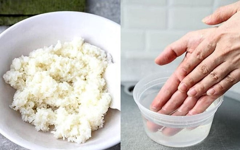 Nhớ làm ướt tay trước khi nắm cơm onigiri nhé.