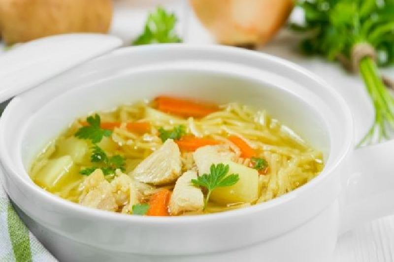 Tô súp gà nóng hổi nhiều chất dinh dưỡng giúp tăng sức đề kháng đã xong!