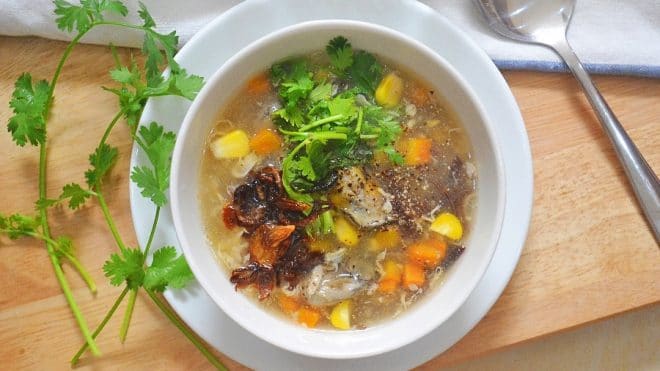 Cách nấu nướng súp gà thập cẩm vừa thơm vừa ngon, giá buốt bụng ngày rét giản dị và đơn giản bên trên nhà