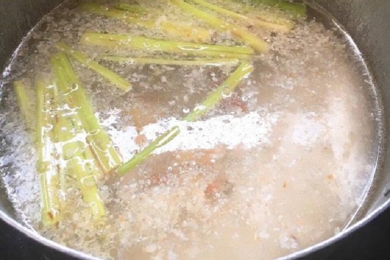 Bước nấu hỗn hợp nước dừa pha giấm với đường phèn