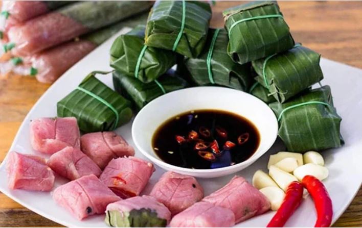 Nem chua là món ăn luôn có sẵn trong nhà vào những ngày Tết của người miền Trung. Ảnh: Internet