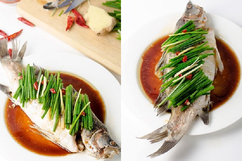 Cá vược biển hấp sốt xì dầu là món ăn truyền thống của người Trung Quốc.
