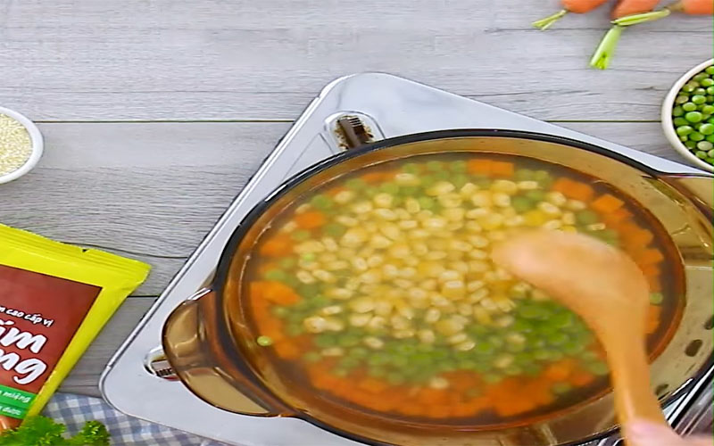 Bước 2: Chế biến món súp tôm cho bé