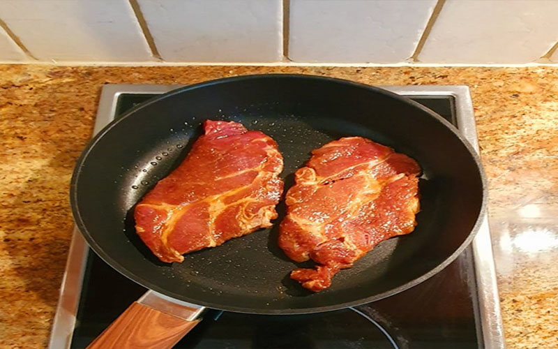 Cách làm thịt heo quay giòn bì bằng chảo cực ngon