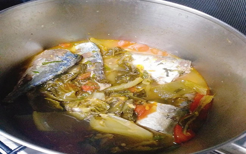 Nấu cá bạc má kho dưa chua