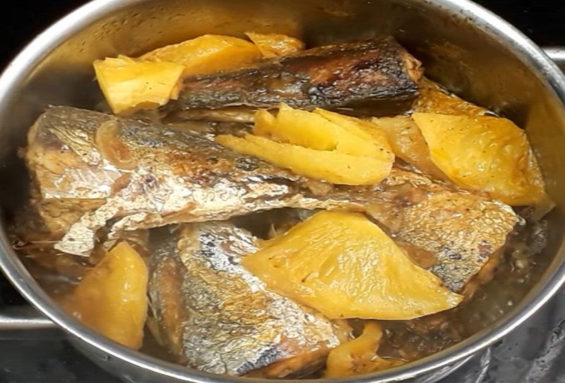 Cách làm cá bạc má kho nước dừa