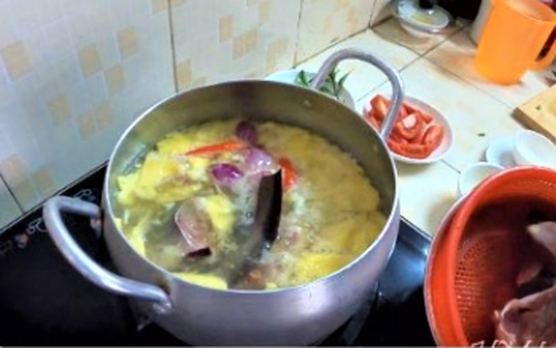 Nấu canh cá ngát nấu canh chua